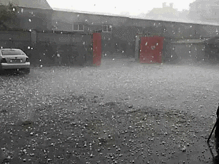 国铁集团谈“国庆中秋假期购票”：优化售票策略 动态调整票额投放